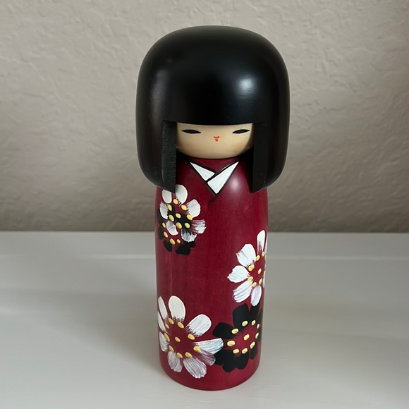Usaburo Kokeshi Poupée Japonaise, Yuki De Rouge Kimono